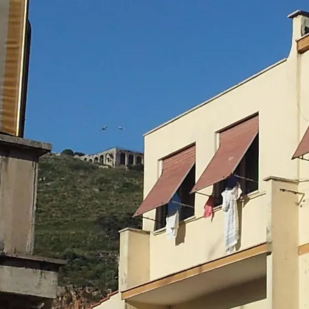 Dimora Di Traiano تيراتشينا
